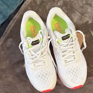 Women) Under Armour HOVR Infinite 3 'White size 8